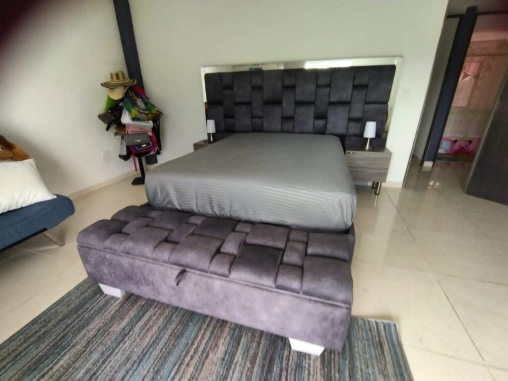 Alcoba Rolex diseño XL Con mesa de noche y cajón baúl para almacenar